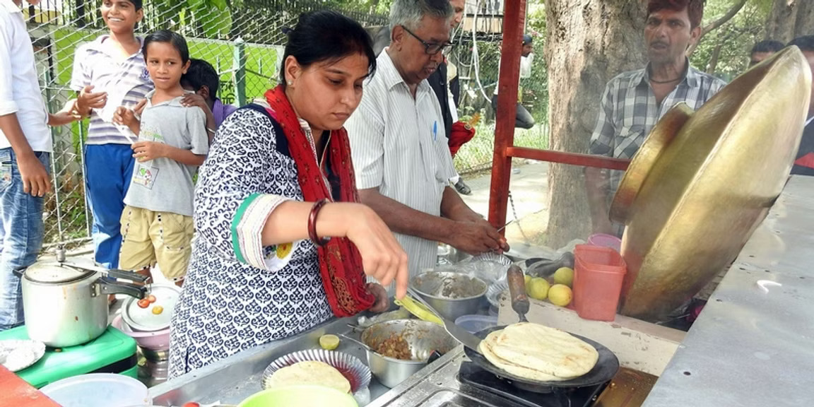 Urvashi Yadav chhole-kulche stall